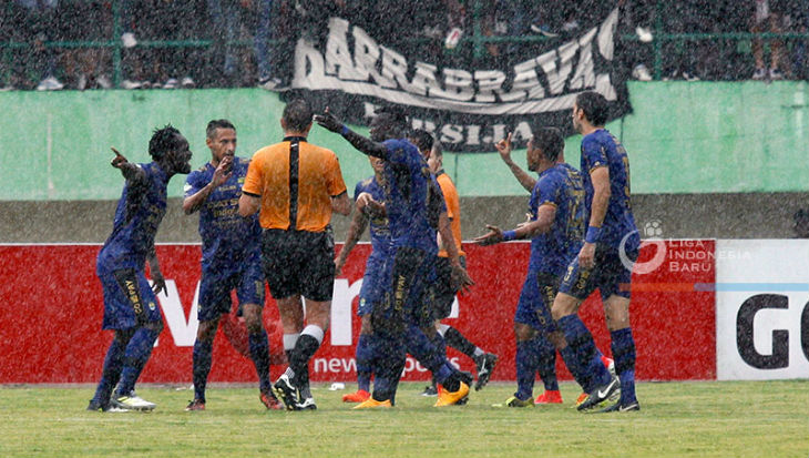 Pilih Walk Out Lawan Persija, Persib Didenda Rp 200 juta
