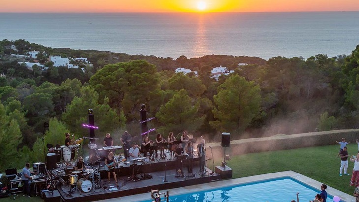 Suasana Komplit di Utara Ibiza. (Instagram/@mattmorganphotographer)