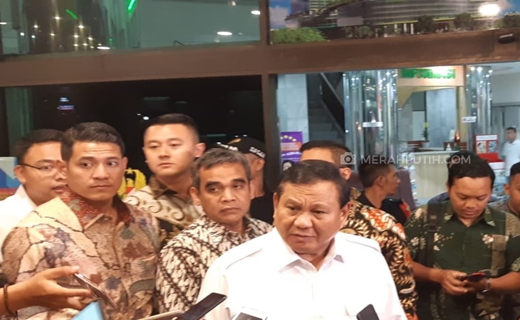 Jenguk Wiranto, Prabowo Yakin Serangan Teroris Tidak Direkayasa