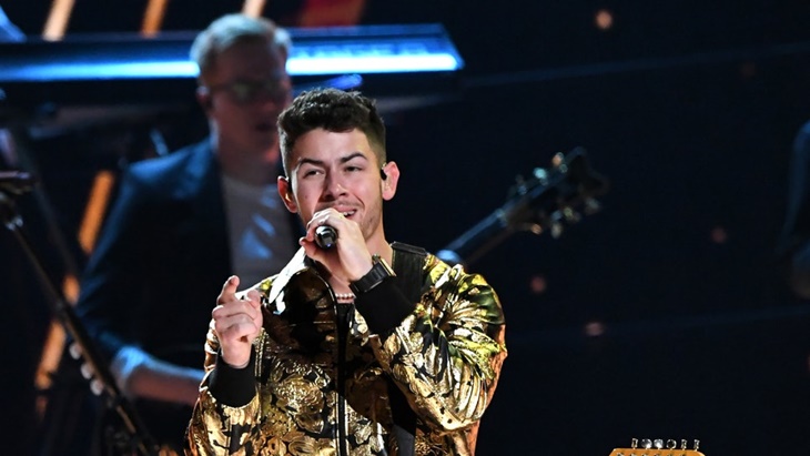 Balada Nick Jonas dan Selada yang Menempel di Giginya Saat Grammy Award