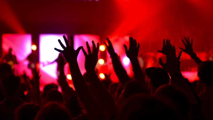 3 Fandom K-Pop yang Habiskan Uang Paling Banyak untuk Idolanya