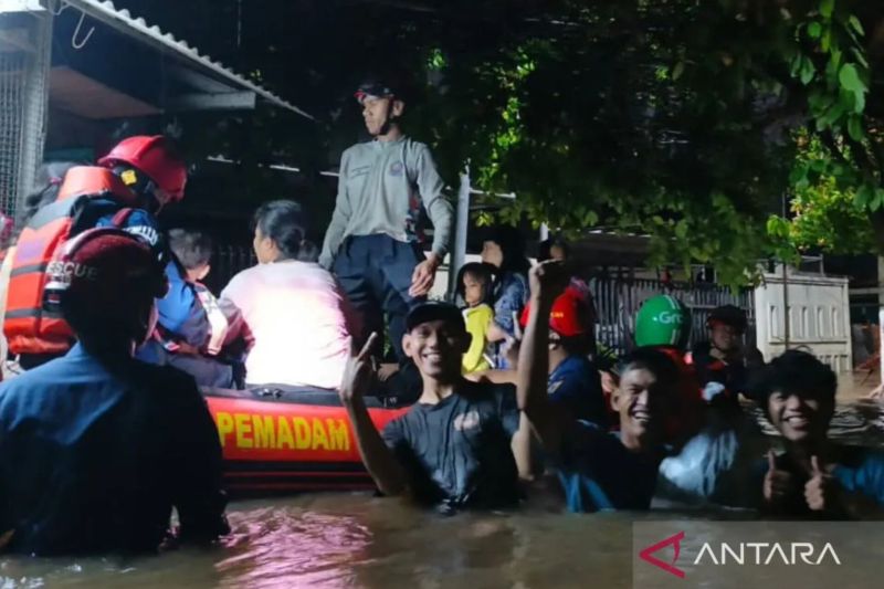 Hujan Deras Guyur Jakarta, 12 RT dan 4 Ruas Jalan Terendam Banjir
