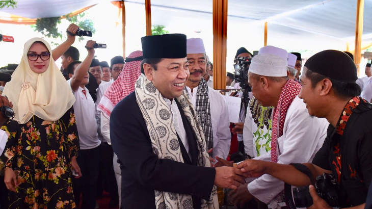 Bersarung, Setnov Hadiri Peringatan Hari Santri Nasional di Probolinggo