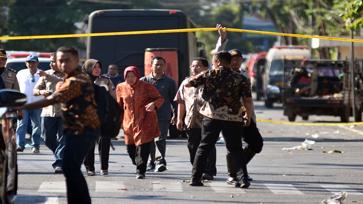 Risma tinjau gereja yang terkena ledakan