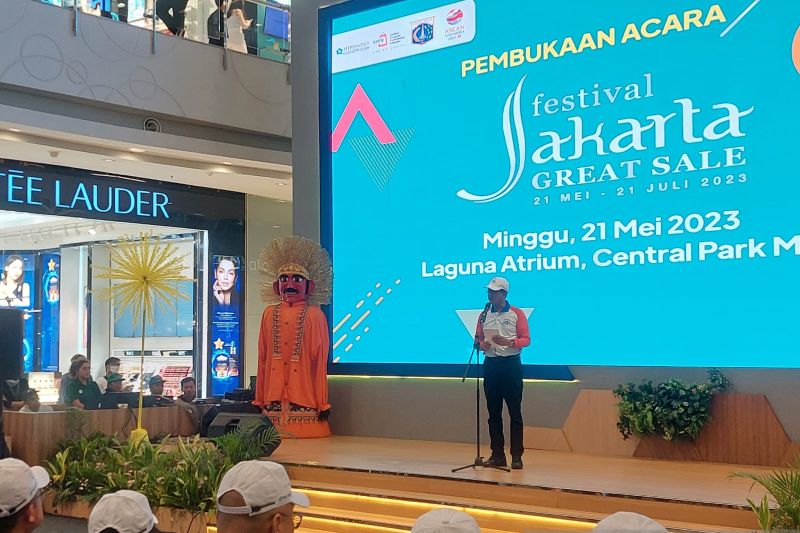 Heru Budi Imbau Mal Tampilkan Logo HUT Jakarta dan KTT ASEAN