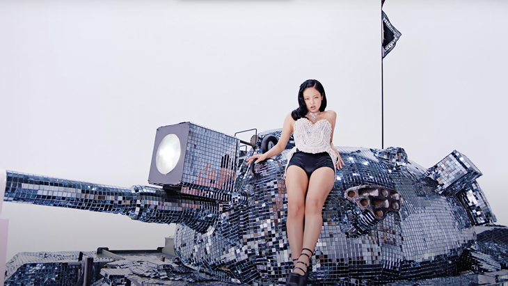 Gaya Busana di Video Musik Blackpink Shut Down yang Menarik Perhatian
