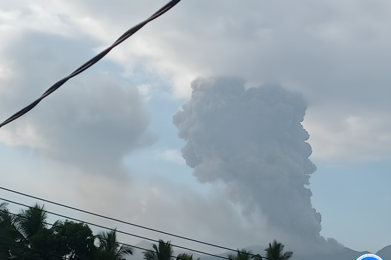 Gunung Dukono Maluku Utara Semburkan Abu Vulkanis 2.600 Meter ...