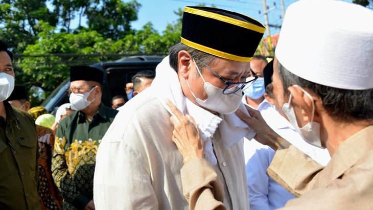 Kunjungi 2 Pesantren di Jatim, Airlangga Ajak Bersama-sama Bangkit dari Pandemi