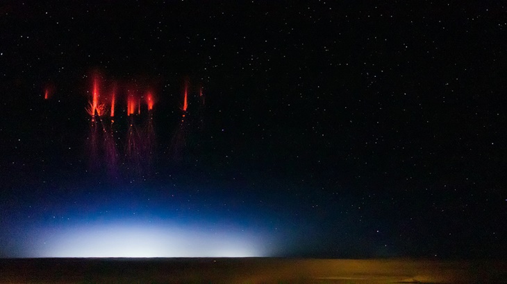 Menakjubkan, Foto Kilat 'Red Sprite' di Prancis
