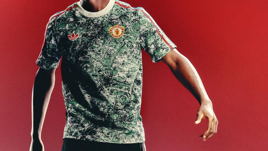 Koleksi Ciamik dari The Stone Roses x Manchester United
