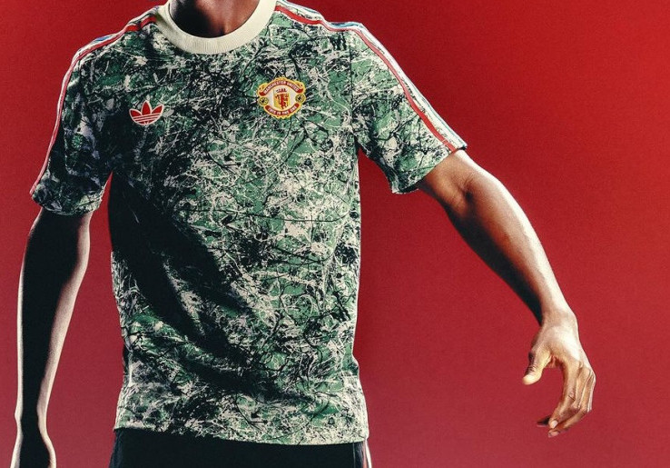 Koleksi Ciamik dari The Stone Roses x Manchester United