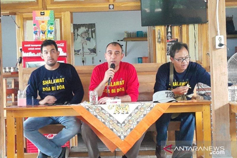 Anggota Komisi VI DPR RI Nasim Khan (tengah). (ANTARA/ HO/ Dok. Pribadi)