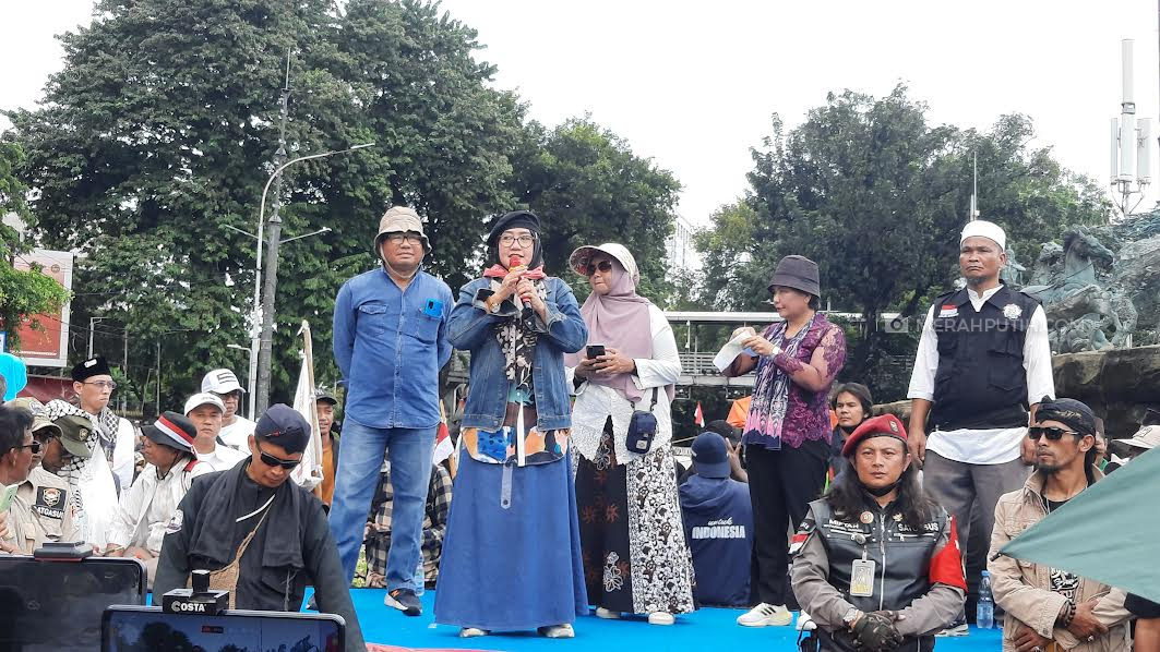 Tetangga Jokowi Ikut Demo di Dekat MK