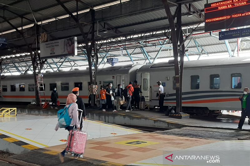 KAI Daop 5 Siapkan 105.376 Tempat Duduk Selama Libur Natal dan Tahun Baru