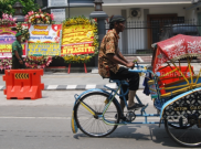 Tamu Pernikahan Kahiyang Berebut Naik Becak