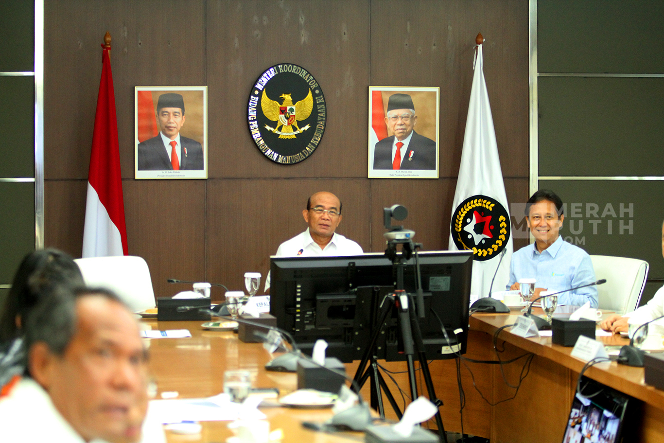 Menko PMK Dukung Mahasiswa Pakai Pinjol Buat Bayar Kuliah