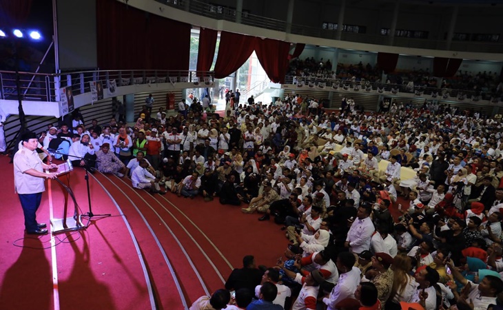 Prabowo berpidato di hadapan warga Kalimantan Timur