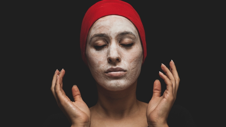 7 Cara Efektif Merawat Kulit Kering Tanpa Moisturizer