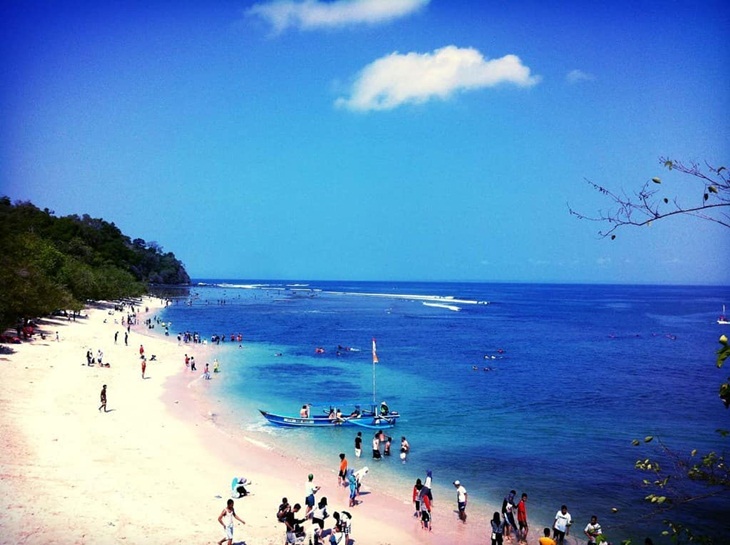 Pantai di kawasan cagar alam Pangandaran. (Foto: instagram.com/kepangandaran)
