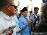 Diperiksa Kasus Makar, Amien Rais Bawa-Bawa Buku 'Jokowi People Power'