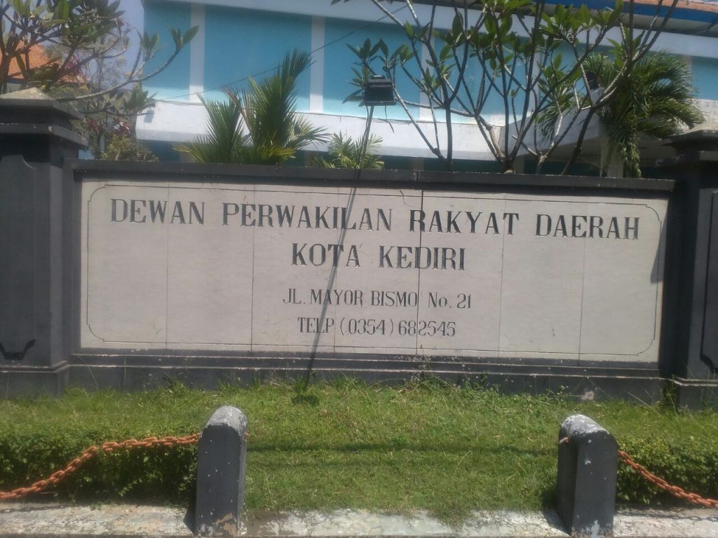 Benda Diduga Bom Gegerkan Kantor DPRD Kota Kediri