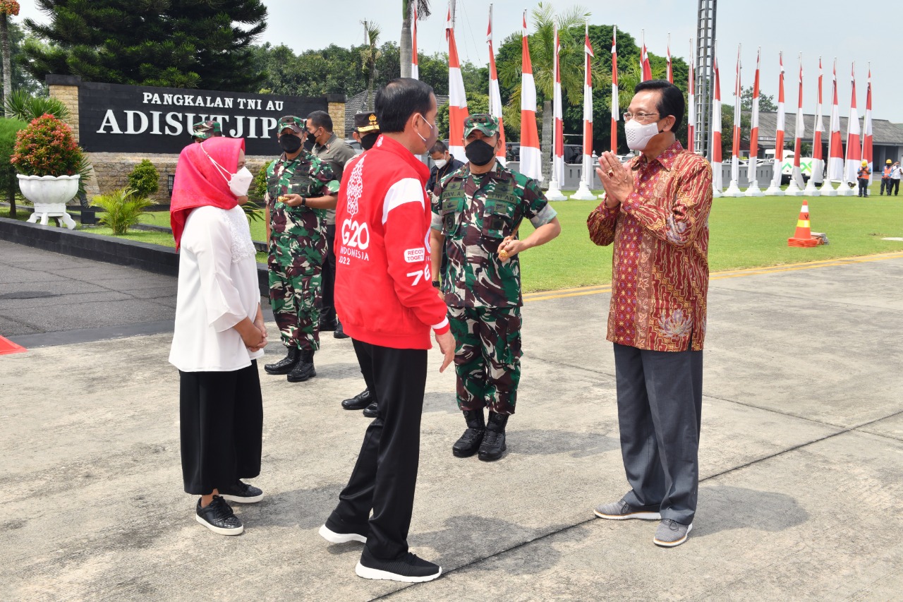 Sri Sultan Dampingi Presiden RI Kunjungi IKN. (Foto: Humas Pemda DIY)