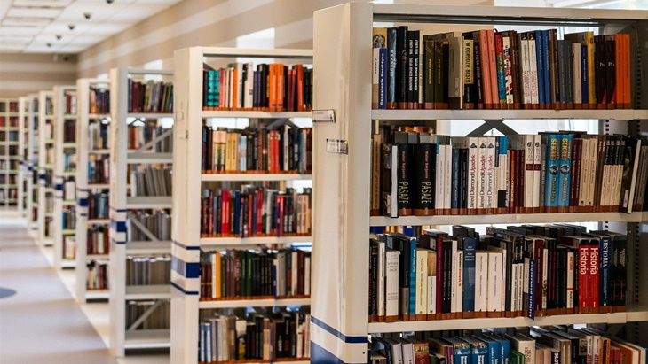 Perpustakaan Nyaman di Jakarta dengan Koleksi Beragam