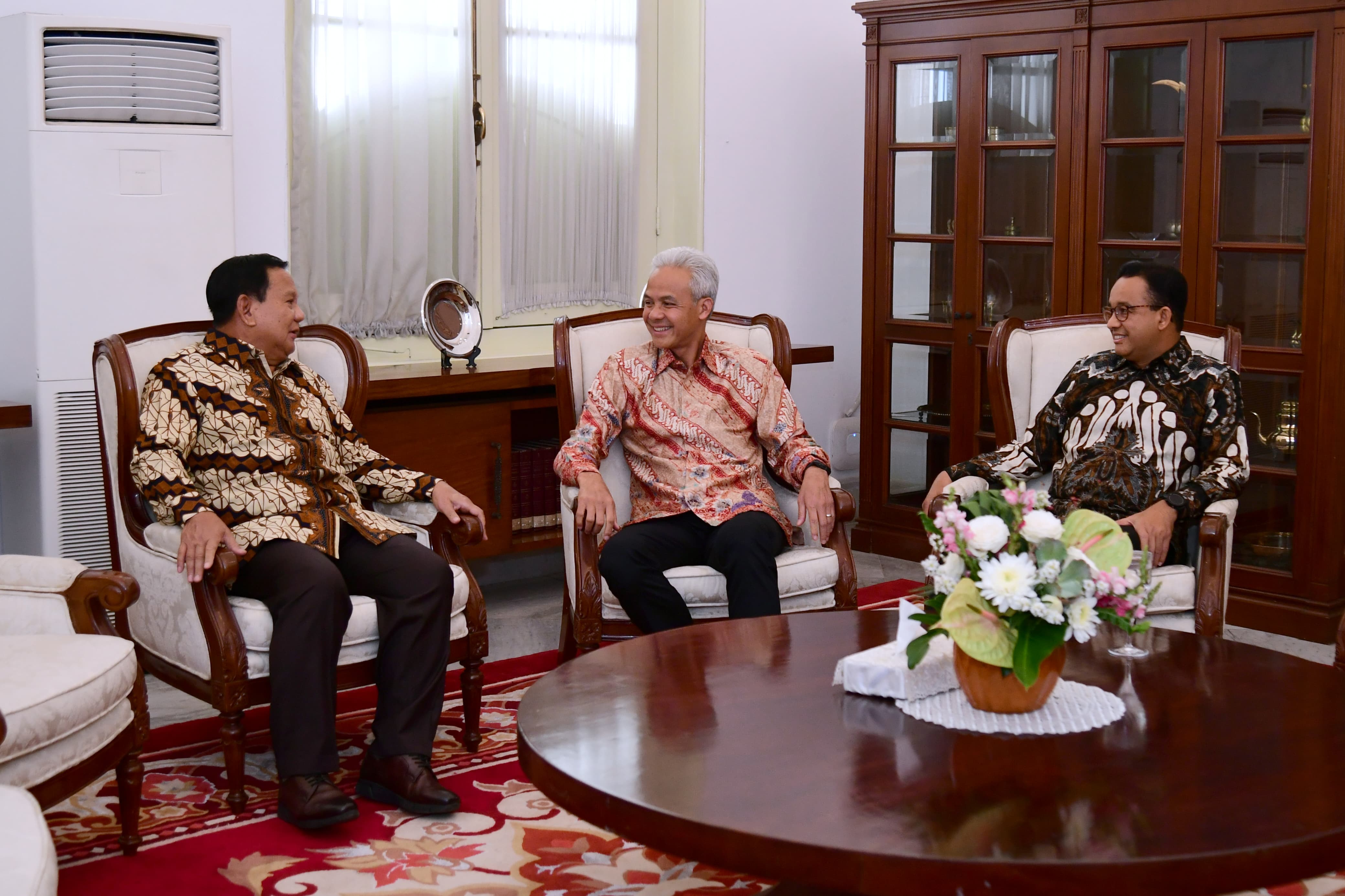 Surya Paloh Apresiasi Jokowi Makan Siang Bareng 3 Bacapres
