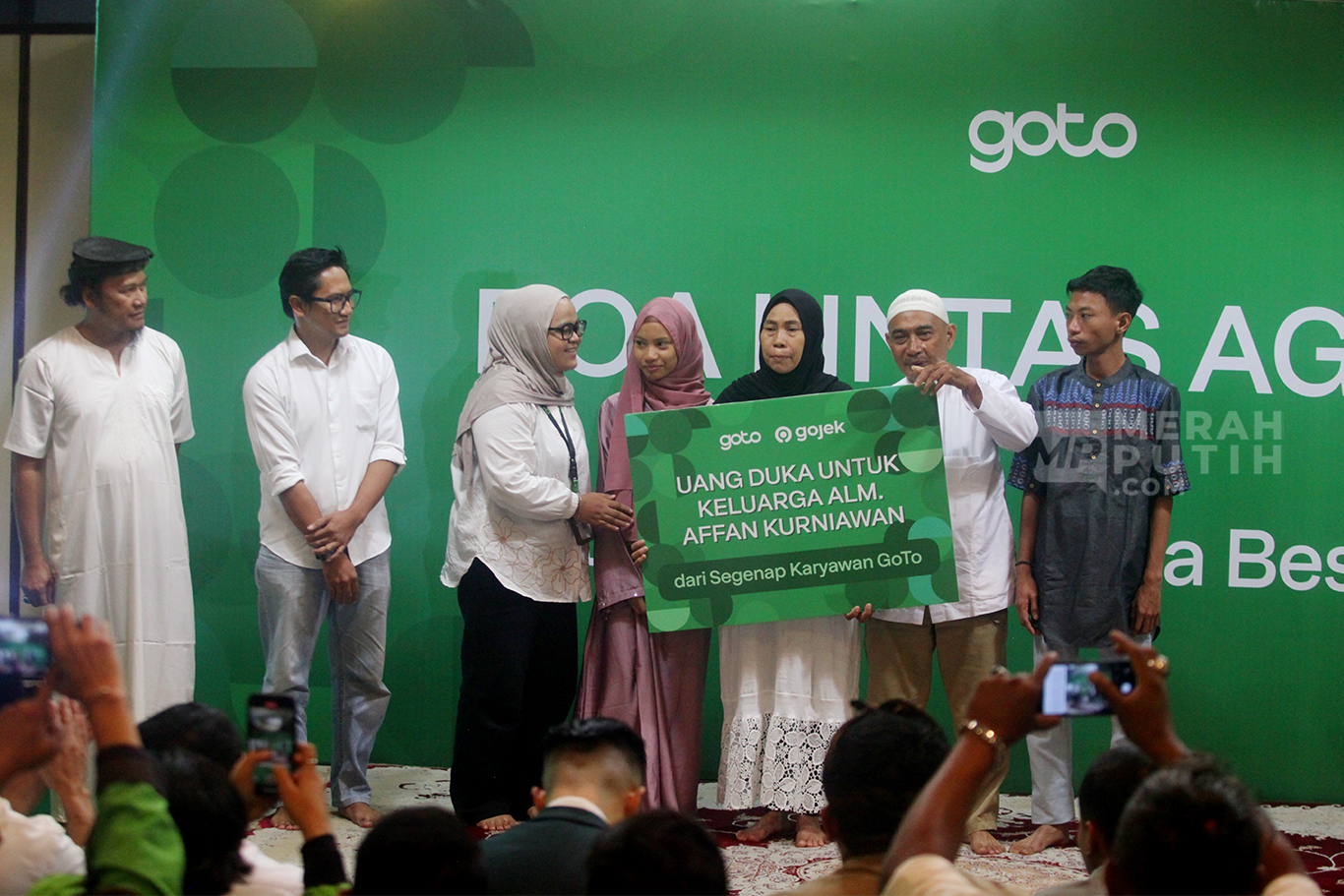 Doa Lintas Agama Ribuan Pengemudi Gojek untuk Affan Kurniawan di Masjid Pondok Indah