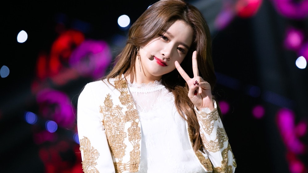 Membongkar Isi Tas Exy Cosmic Girls