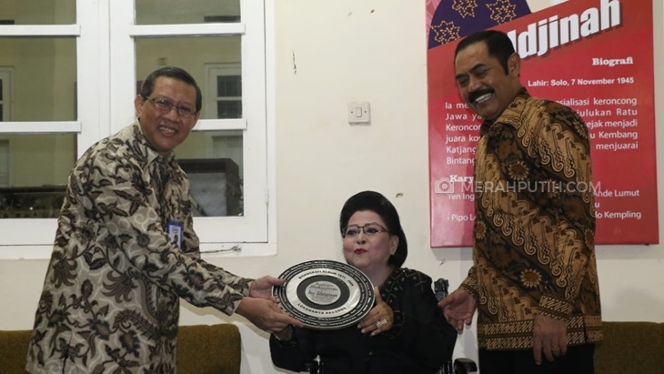  Hari Musik Nasional, Maestro Keroncong Waljinah Terima Penghargaan dari Museum Lokananta