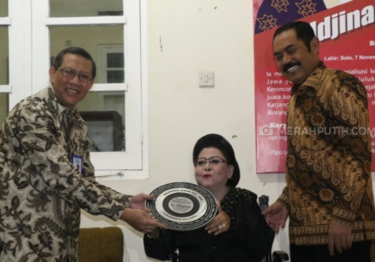  Hari Musik Nasional, Maestro Keroncong Waljinah Terima Penghargaan dari Museum Lokananta