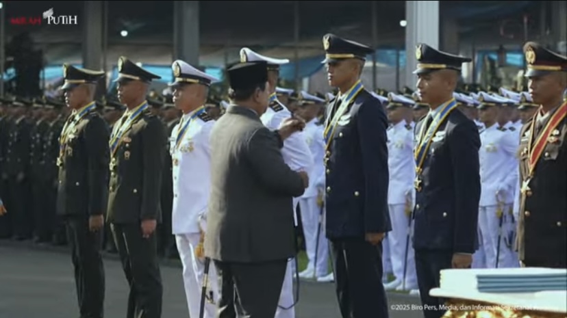 Lantik Ribuan Perwira Muda TNI/Polri, Prabowo Perintahkan Agar Setia Terhadap NKRI