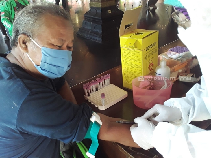 Driver ojol dan opag di Solo jalani rapid test massal, Rabu (18/6). Hasil rapid test delapan orang reaktif. (MP/Ismail)