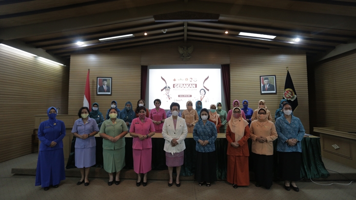 Gubernur DIY Sri Sultan Hamengkubuwono X dan Ratu Yogyakarta GKR Hemas saat peluncuran Gerakan Indonesia Raya Bergema. (Foto: MP/Humas Pemda DIY)