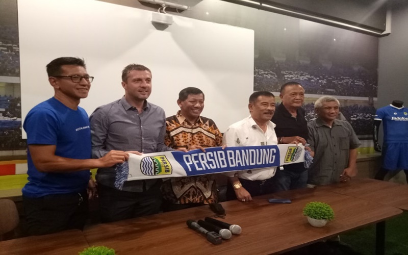 Pelatih Persib bersama Lopicic