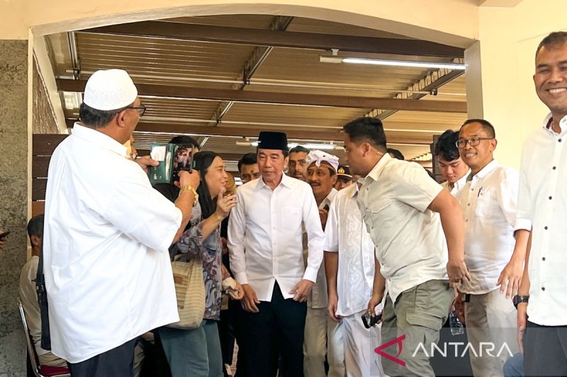 Presiden ke-7 Joko Widodo Bertakziah ke Rumah Duka Rachmat Gobel