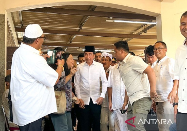 Presiden ke-7 Joko Widodo Bertakziah ke Rumah Duka Rachmat Gobel