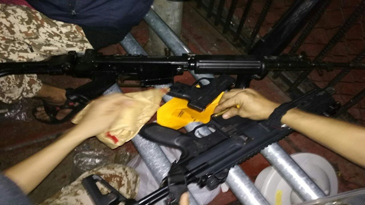 Senjata yang direbut para napi