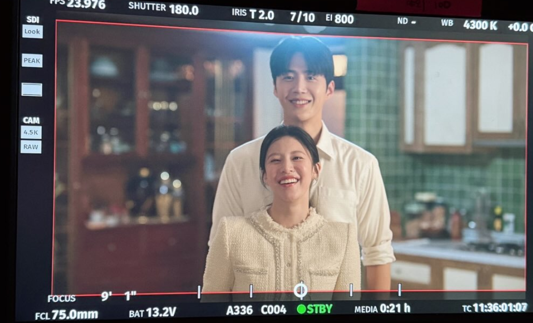 Sukses Bikin Chemistry Sempurna di ‘Can This Love Be Translated?’, Kim Seon-ho Buka Hati Bareng Go Youn-jung  