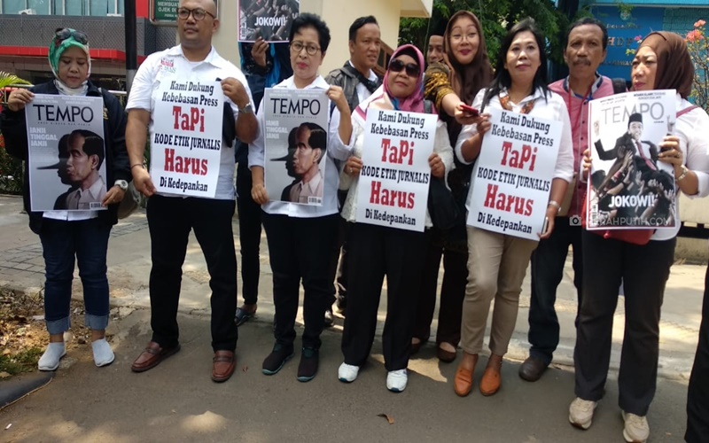 Relawan Jokowi mengadukan Majalah Tempo ke Dewan Pers