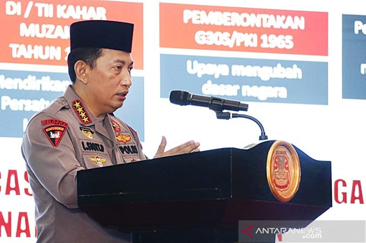 Foto arsip - Kapolri Jendral Pol Listyo Sigit Prabowo memberikan arahan dalam acara Tanwir I Literasi Kebangsaan Pemuda Muhammadiyah di Manado, Sulawesi Utara, Jumat (2/4/2021). ANTARA/HO-Divisi Humas Polri/aa. (Handout Divisi Humas Polri)