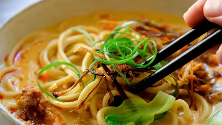 Makan Mi Instan tanpa Bumbu, Berani Dong