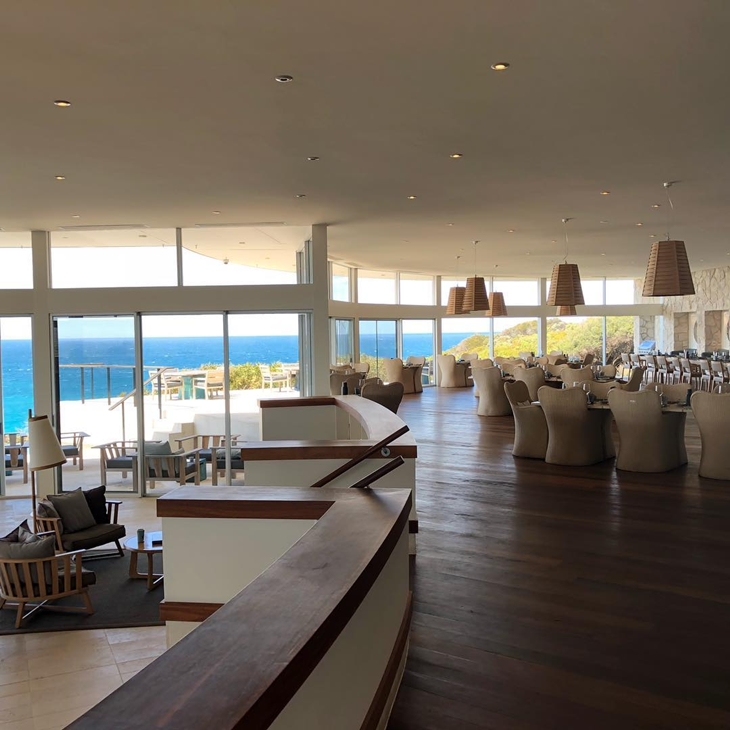 Southern Ocean Lodge memiliki pemandangan indah Samudera Antartik. (Foto: instagram.com/philomenaspearritt)