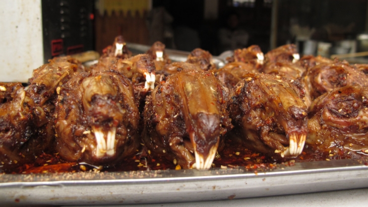 Kepala kelinci dijadikan hidangan makanan di Tiongkok (Foto: unsual traveler)