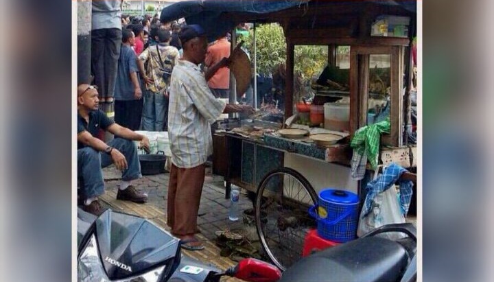 Aksi Heroik Warganet +62 Saat Bom Sarinah: 'Keep Calm and Grill Satay'