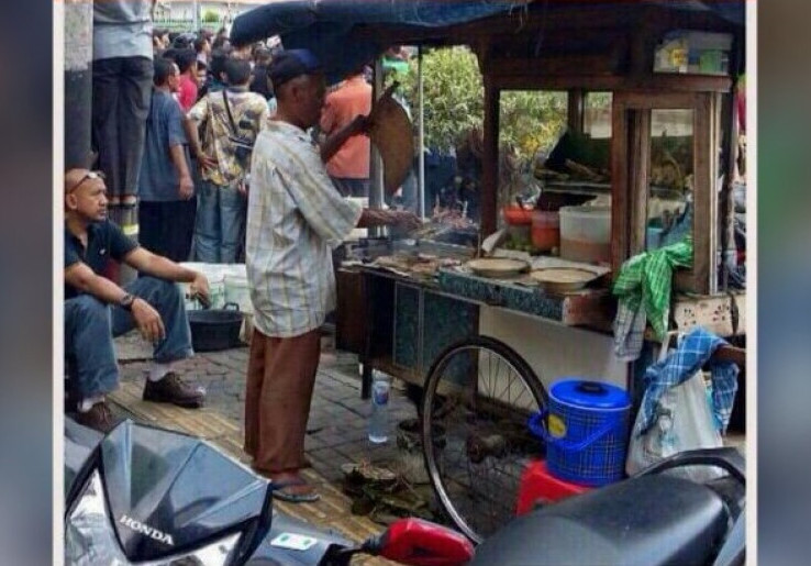 Aksi Heroik Warganet +62 Saat Bom Sarinah: 'Keep Calm and Grill Satay'