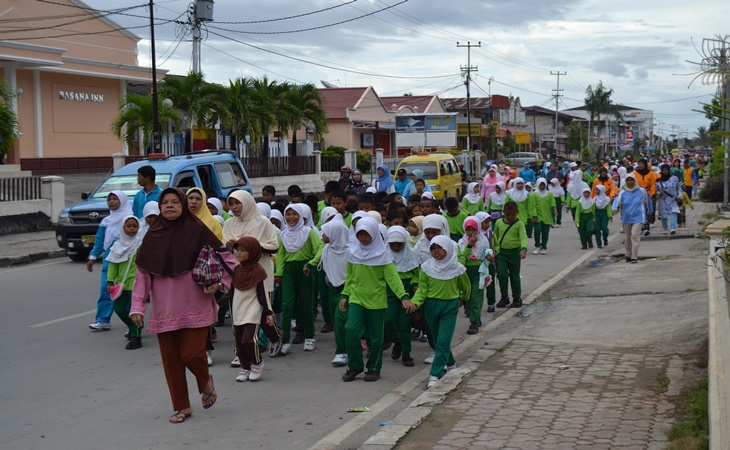 Peserta jalan sehat 1 muharam di Biak