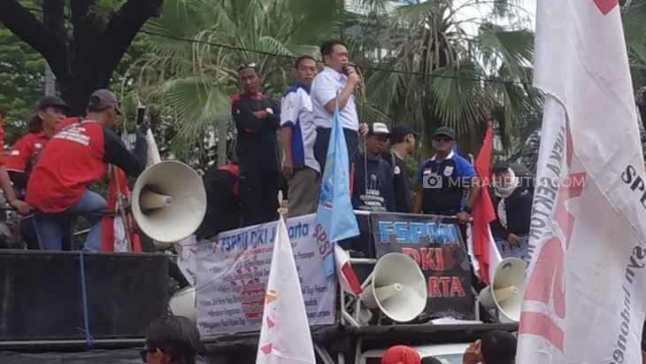  Geruduk Balaikota, Ribuan Buruh Minta Anies Jembatani Pembatalan Omnibus Law 