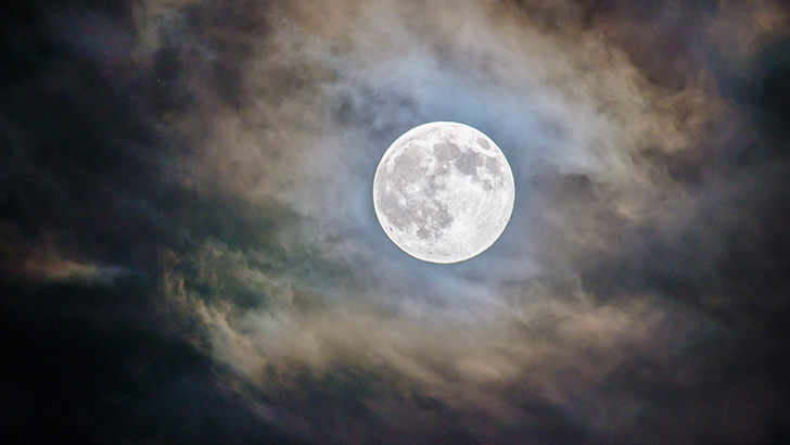 Moon Water, Air Bulan yang Dipercaya Bikin Cantik